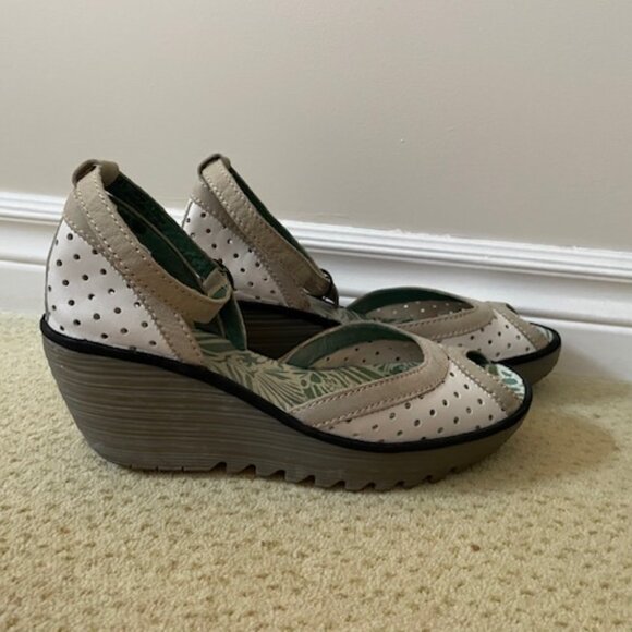 Fly London Wedge Sandal, Size 10 - Picture 2 of 10